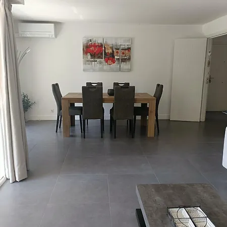 Property On Golf Apartmán *
